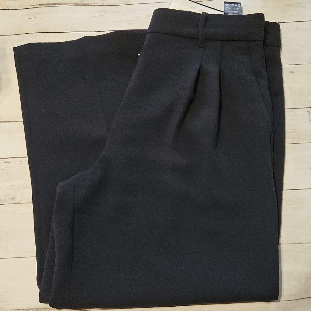 Aritzia The Effortless Pant Cropped